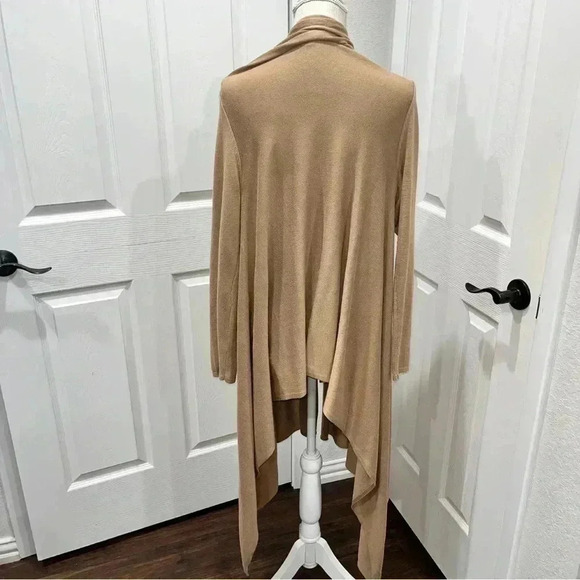 Cable & Gauge tan, open front, shark bite hem, long, cardigan - Picture 4 of 6